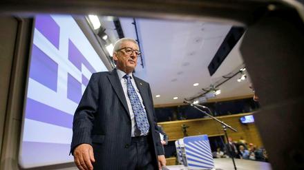 Vor den Farben Griechenlands: EU-Kommissionschef Jean-Claude Juncker am Montag.