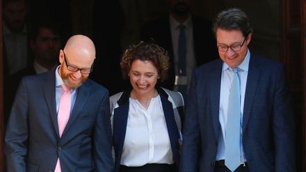 CDU-Generalsekretär Peter Tauber, FDP-Generalsekretärin Nicola Beer und CSU-Generalsekretär Andreas Scheuer nach den Gesprächen im Reichstag. 