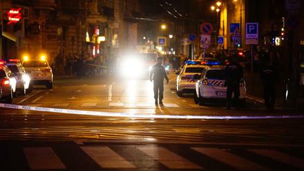 Am Sonntagabend wurde die Gegend in der Budapester Innenstadt, in der sich am Abend zuvor der Anschlag ereignete, von der Polizei abgesperrt.