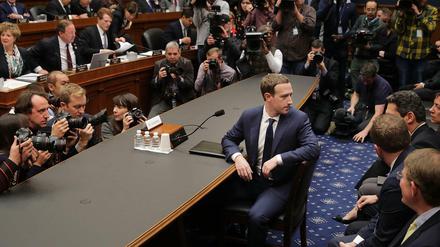 Facebook-Chef Mark Zuckerberg sagt im US-Kongress aus.