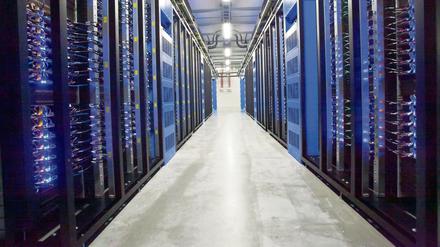 Nur wenige Server internationaler Datenkonzerne stehen in Europa. Das Bild zeigt eine insgesamt 28.000 Quadratmeter große Serverfarm von Facebook im schwedischen Lulea, 900 Kilometer nördlich von Stockholm. 