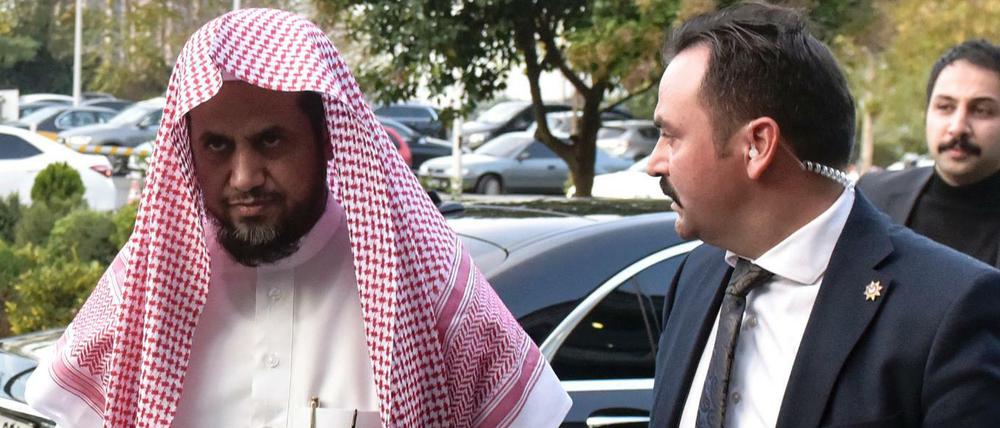 Saudi-Arabiens Generalstaatsanwalt Saud al-Mudschib (l).