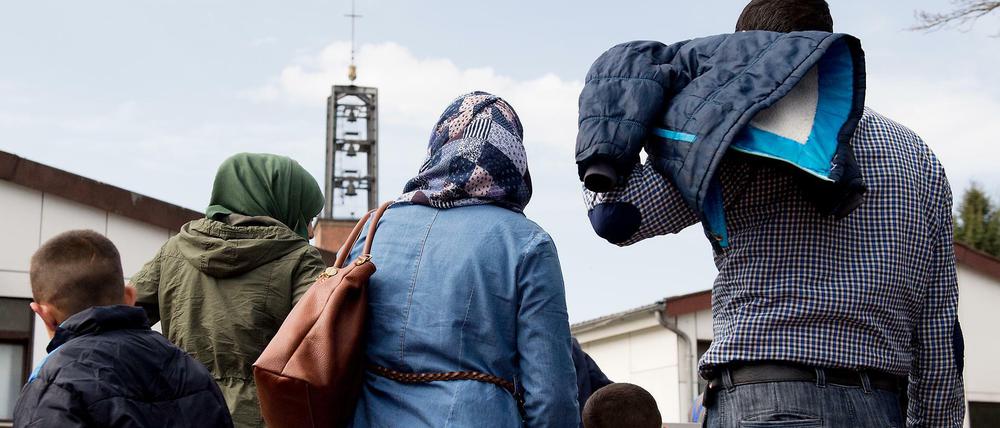 Syrische Flüchtlinge kommen 2020 im Grenzdurchgangslager Friedland in Göttingen an.
