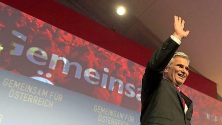 Österreichs Kanzler Werner Faymann siegt - verliert aber drei Prozent.