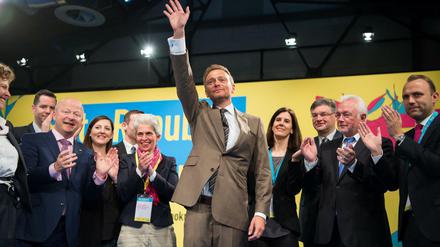 Christian Lindner und die Präsidiumsmitgliedern der FDP auf dem Parteitag in Berlin.