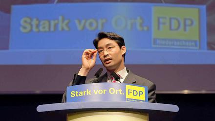 Der designierte Parteichef Rösler sprach sich auf dem FDP-Landesparteitag dafür aus, Geld lieber für die Haushaltskonsolidierung auszugeben anstatt für Steuersenkungen.