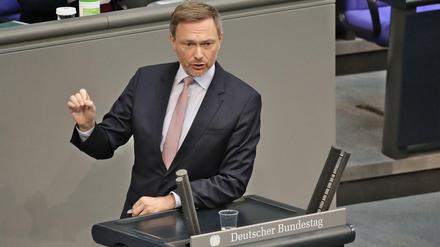 Im Bundestag entdeckt sich die FDP wieder als liberale Kraft, wie hier ihr Vorsitzender Christian Lindner am Rednerpult.