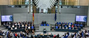 Berlin: Bundestagspräsident Wolfgang Schäuble (CDU) spricht zu Beginn der Feierstunde des Deutschen Bundestages zum 100. Jahrestag der Einführung des Frauenwahlrechtes bei der Wahl zur Verfassunggebenden Deutschen Nationalversammlung am 19. Januar 1919. 