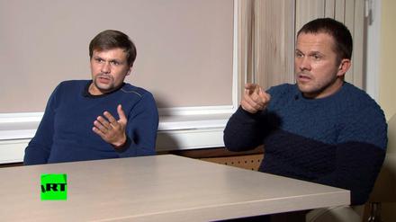 Das Videostandbild vom russischen Staatssender RT zeigt Ruslan Boschirow (l.) und Alexander Petrow. 