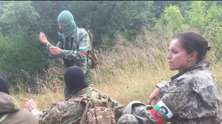 Ex-Pegida-Frontfrau im Juni an der Seite bulgarischen Paramilitärs, die an der Grenze zur Türkei Flüchtlinge jagen