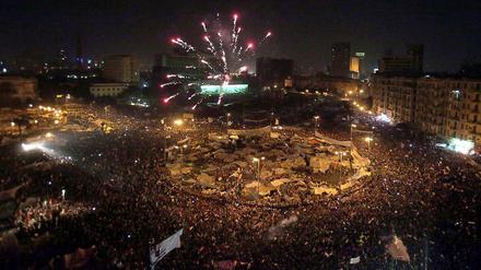 Hosni Mubarak ist Geschichte. Der Platz der Befreiung bebt. Auf dem Tahrir-Platz in Kairo feiern Tausende den Rücktritt des Präsidenten.