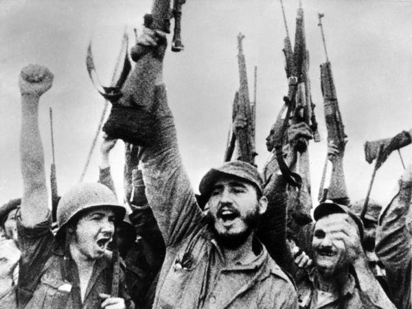 Castro (Mitte) führte den Guerillakampf gegen das Batista Regime an, der 1959 zum Sturz des kubanischen Diktators führte.