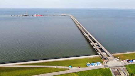Dieses Foto zeigt die Luftansicht eines für ein LNG geplanten Piers in Wilhelmshaven.