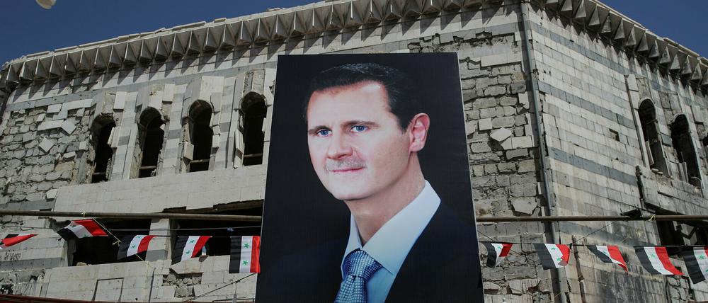 Plakat mit Bashar al-Assad in Douma, Syrien