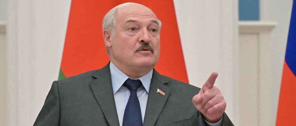 Auf der belarussischen Justiz-Webseite ist ein Dokument aufgetaucht, dass einen neuen Gesetzesentwurf Lukaschenkos zeigen soll. 