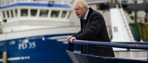 Boris Johnson auf einem Boot.