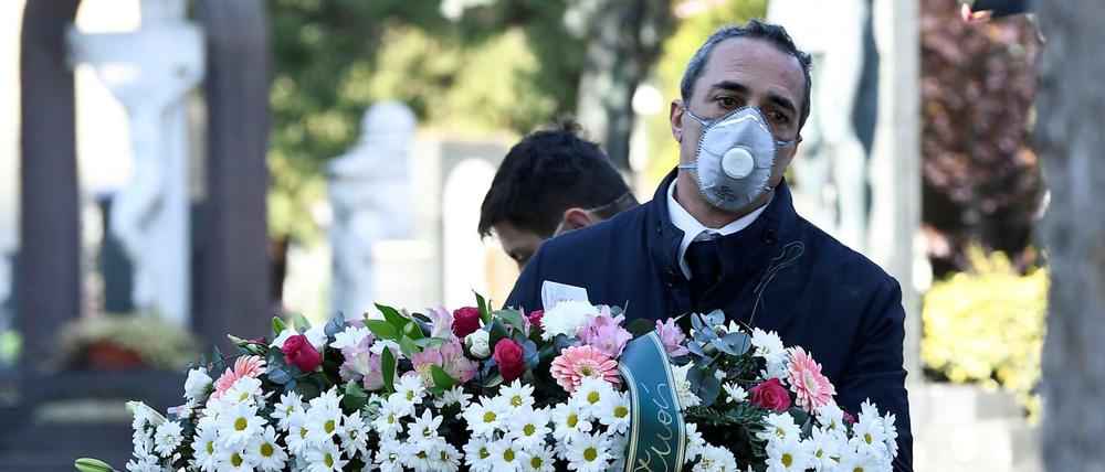 Beerdigung in Bergamo – die Zahl der Coronavirus-Toten ist zuletzt dramatisch gestiegen.