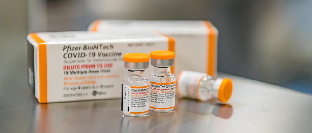 Die neuen pädiatrischen Corona-Impfstofffläschchen von Pfizer/BioNTech