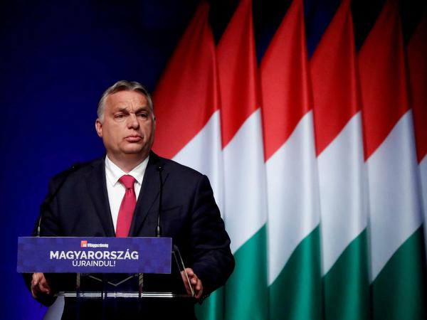 Enfant terrible in der EU: Ungarns Regierungschef Viktor Orbán provoziert mit dem Homosexuellengesetz und Korruptionsverdacht bei der Vergabe von EU-Geldern. 