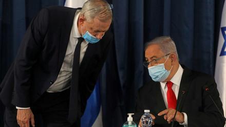 Premier Netanjahu (r.) und Verteidigungsminister Gantz sind sich nicht einig, wie es mit den Annexionsplänen weitergeht.