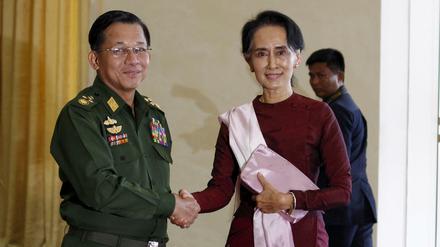 Myanmars Armeechef Min Aung Hlaing mit Regierungschefin Aung San Suu Kyi. 