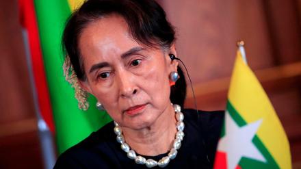 Die entmachtete Regierungschefin Aung San Suu Kyi ist in Myanmar erneut von der Militärjunta angeklagt worden.