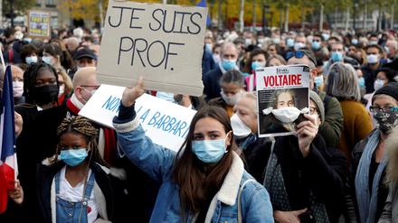 Am Wochenende versammelten sich tausende Menschen in Paris zu einer Kundgebung. 