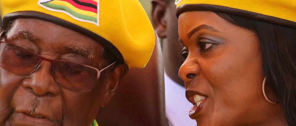 Simbabwes Präsident Robert Mugabe und seine Frau Grace Mugabe Anfang November. 
