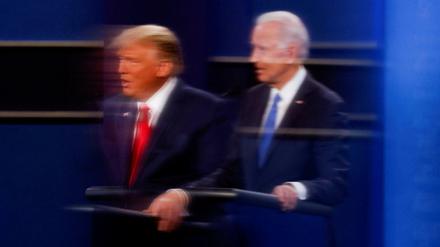 Der amtierende US-Präsident Donald Trump und sein Herausforderer Joe Biden, hier reflektiert in einer TV-Kamera bei ihrem zweiten TV-Duell am 22. Oktober 2020.