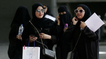 Saudi-arabische Studentinnen in Riad