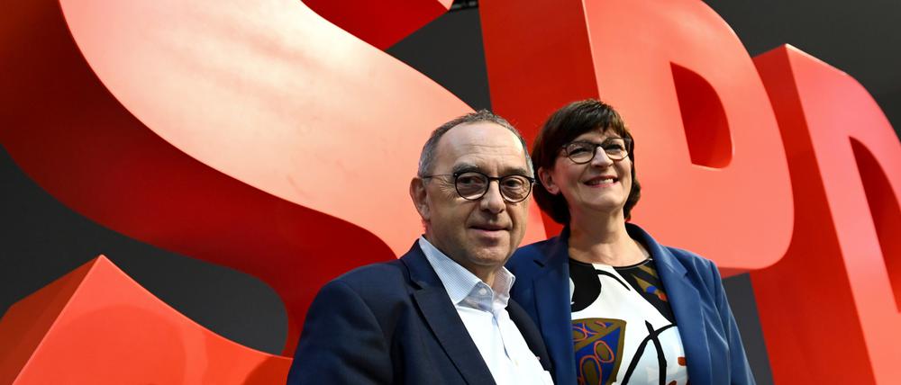 Saskia Esken und Norbert Walter-Borjans auf dem Parteitag, der sie Anfang Dezember 2019 zur Doppelspitze wählte.