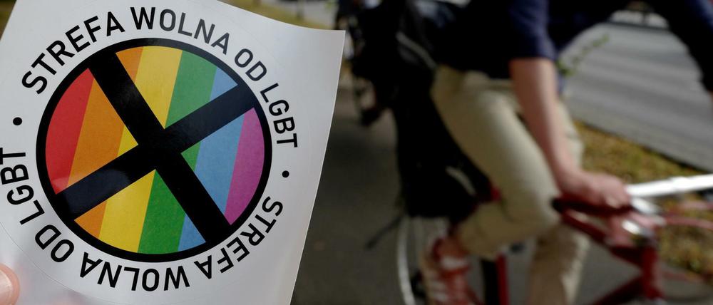 LGBT-feindlicher Aufkleber der polnischen Wochenzeitung „Gazeta Polska“