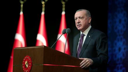 Der türkische Staatspräsident Recep Tayyip Erdogan legt einen Aktionsplan für Menschenrechte