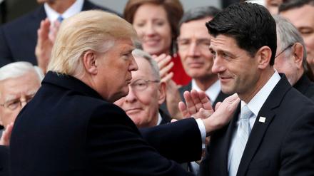 Repräsentantenhaus-Sprecher Paul Ryan (rechts) und Donald Trump