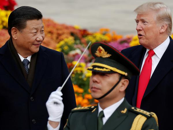 Damals wurde noch gelächelt: Donald Trump wird im November 2017 von Chinas Präsident Xi Jinping in der großen Halle des Volkes in Peking empfangen.