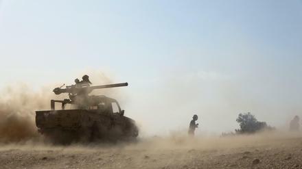 Von Saudi-Arabien unterstütze Truppen kämpfen im Osten des Jemen (Archivbild).