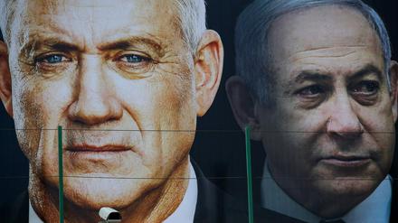 Israels Regierungschef Benjamin Netanjahu (rechts) und sein oppositioneller Rivale Benny Gantz auf einem Wahlplakat.