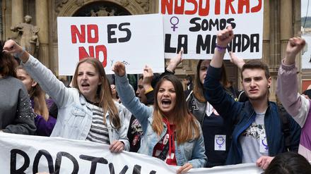 Nach einer Gruppenvergewaltigung im Jahr 2018 protestierten Tausende auf Spaniens Straßen für ein verschärftes Sexualstrafrecht.