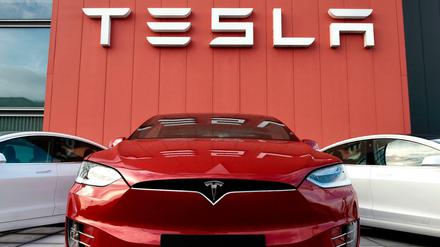 Autos von Tesla stehen zum Verkauf