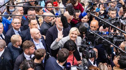 Obwohl sie in den Umfragen zurückliegt, ist ein Sieg der Rechtsradikalen Le Pen bei der Stichwahl nicht auszuschließen.