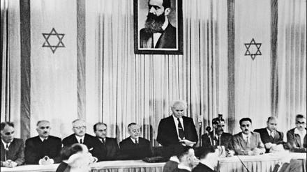 Am 14. Mai 1948 verkündete David Ben Gurion (Mitte) die Gründung des unabhängigen Staates Israel.