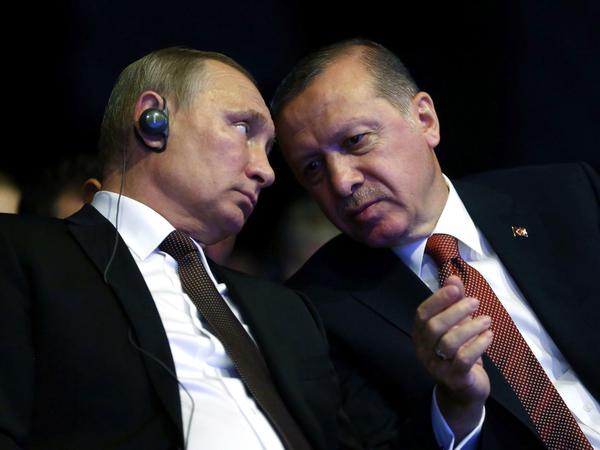 Russlands Präsident Putin und sein türkischer Kollege Erdogan haben die Feuerpause ausgehandelt und wollen ihn auch durchsetzen.