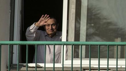 Hosni Mubarak kann zurück in sein Haus im Osten Kairos, das oberste Berufungsgericht sprach den Ex-Diktator frei. 