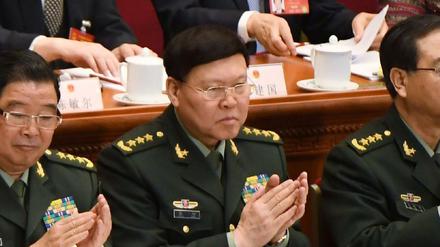 General Zhang Yang (Mitte) bei der Eröffnung des Nationalen Volkskongresses in Peking im März 2017.