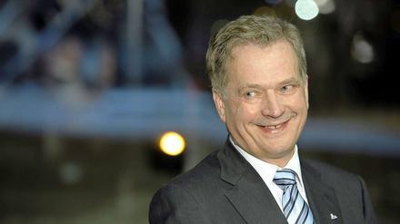 Der Euro-Befürworter Niinistö hatte schon die erste Runde der Präsidentenwahl mit acht Kandidaten für sich entschieden, die erforderliche absolute Mehrheit dabei aber verfehlt.