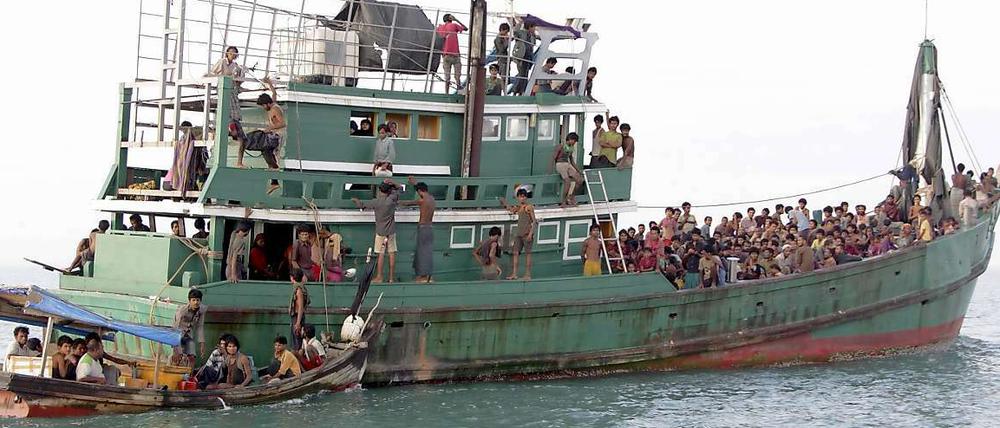 Rund 2000 Flüchtlinge sollen sich in Südostasien noch auf See befinden.  