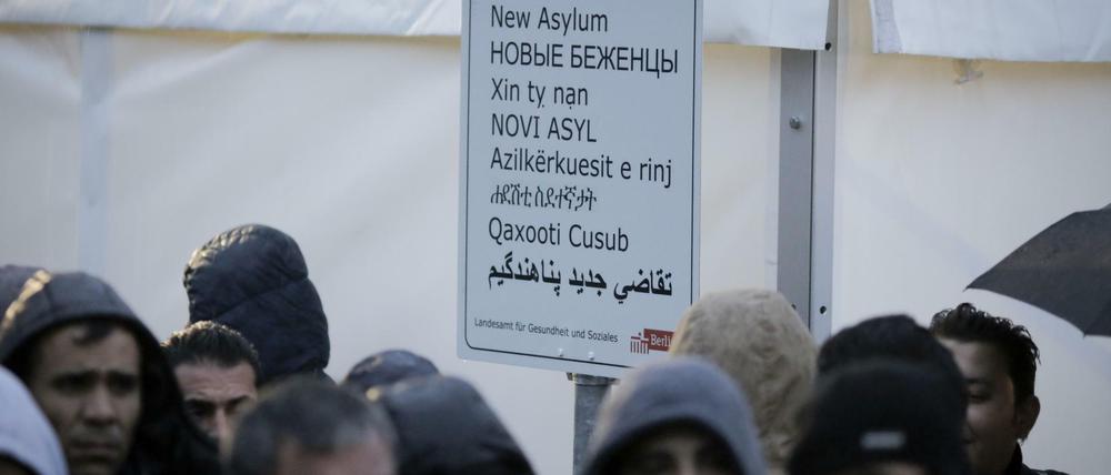 Asylbewerber beim Lageso in Berlin.