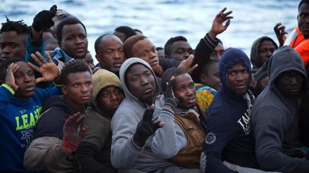 Gefährliche Überfahrt nach Europa: Flüchtlinge auf einem Boot (Bild vom 03.02.2017) 