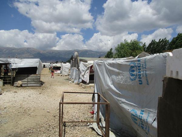 Flüchtlingslager Bekaa-Tal im Libanon. Hinter den Bergen liegt Syrien.