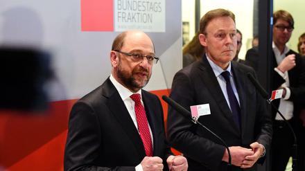 Martin Schulz will Kanzler werden - und hat den Rückhalt des Fraktionsvorsitzenden Thomas Oppermann (r.).